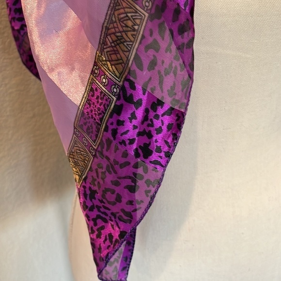 Purple Black Leopard Print Pattern Scarf Gold Tone Chains Sz 36” x 36”  Lavender - Picture 13 of 16